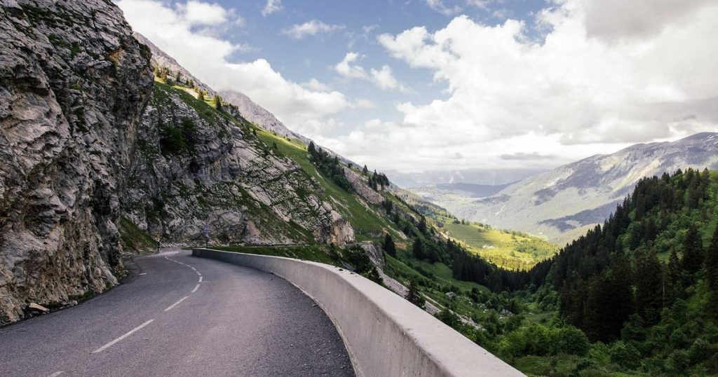 7 Credit Cards That Actually Pay for Your Groceries (Real Math Included)